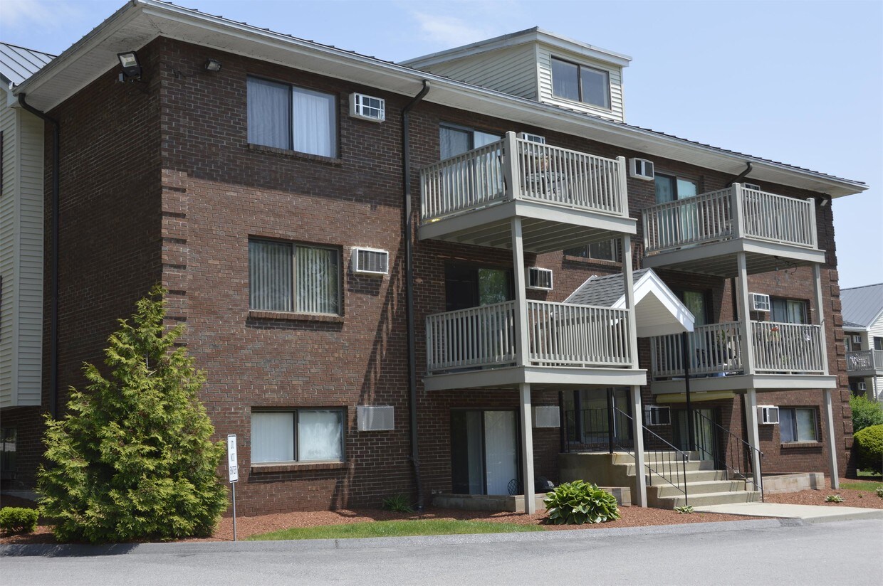 33 Andrew St, Manchester, NH 03104 Townhome Rentals in Manchester NH