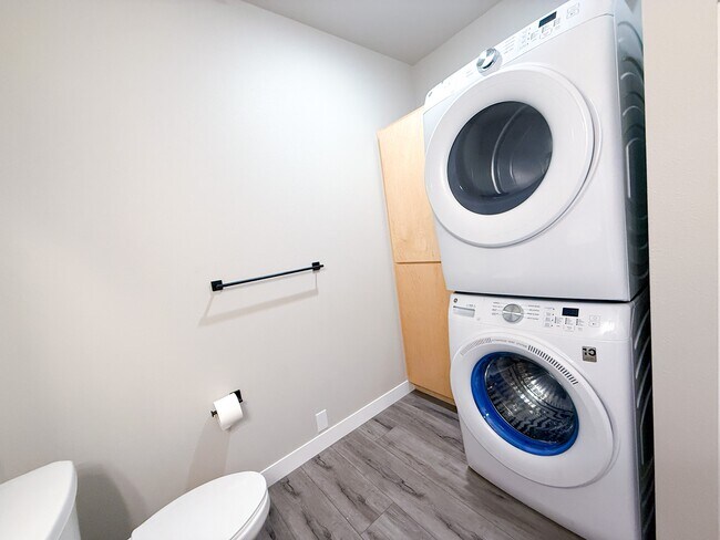 Foto del edificio - Badger West Residences