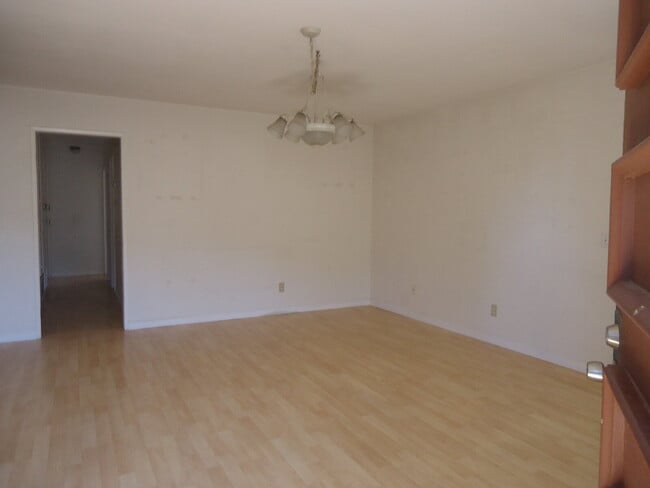 Building Photo - "Discover Coastal Living: Spacious 3-Bed, ...