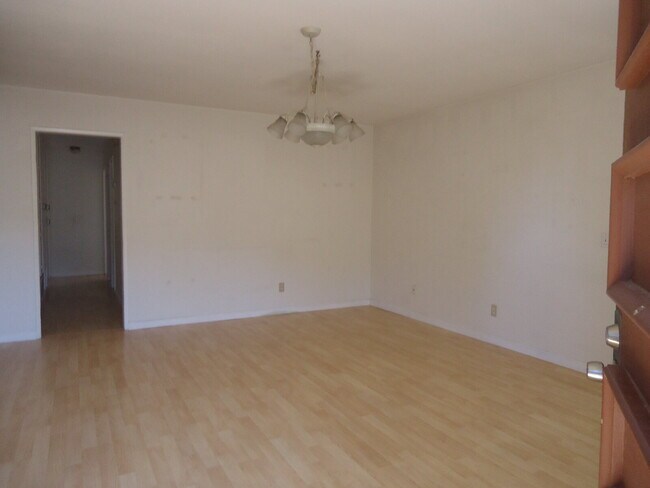 Foto del edificio - "Discover Coastal Living: Spacious 3-Bed, 2-Bath Townhouse