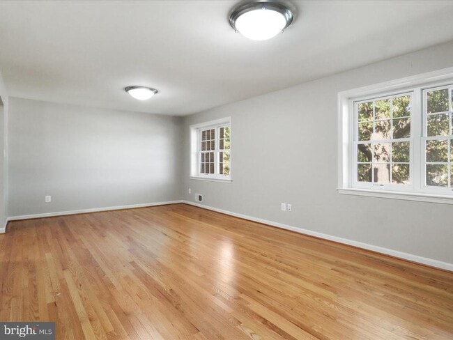 Building Photo - 2305 McGregor Ct