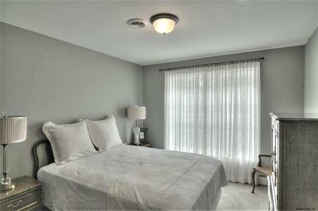 Foto del edificio - 30 Furlong St