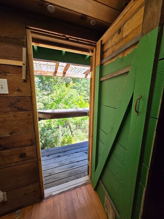 Building Photo - Cabin In the Wood!