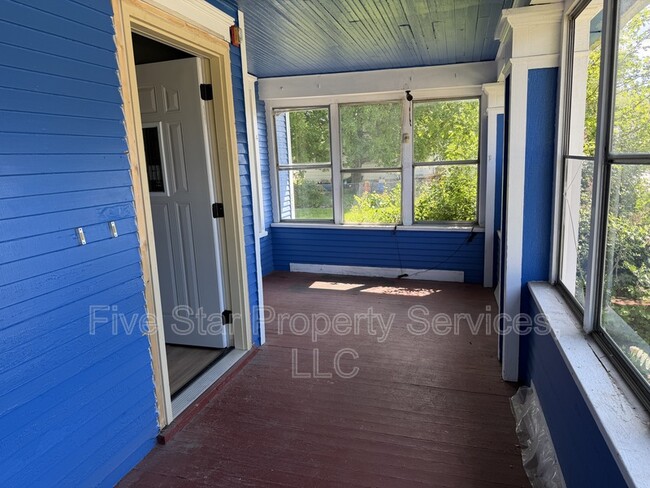 Foto del edificio - 229 W Allen St
