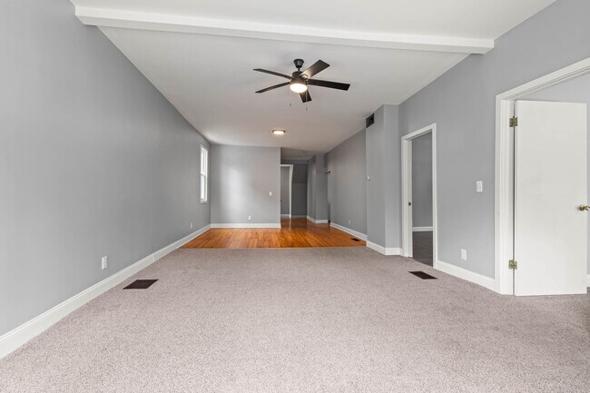 Foto del edificio - 208 S Swan St