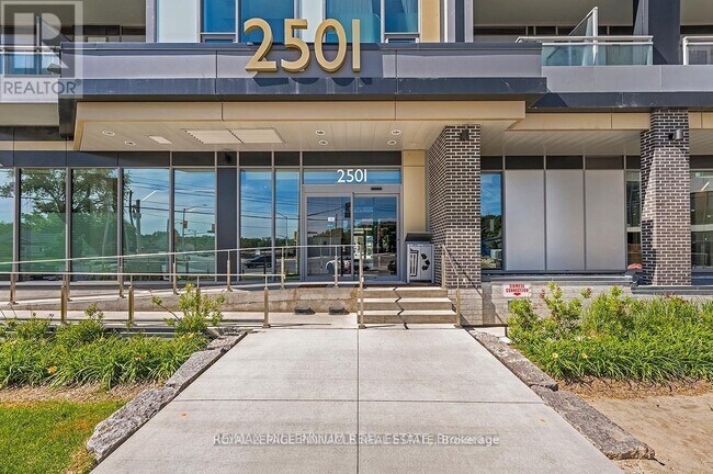 Photo du bâtiment - 2501 Saw Whet Blvd.