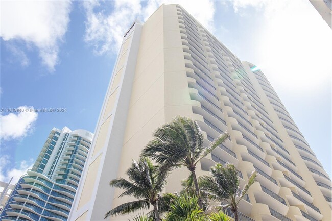 Foto del edificio - 17375 Collins Ave