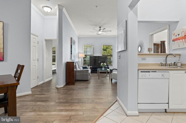 Building Photo - 4950 Brenman Park Dr