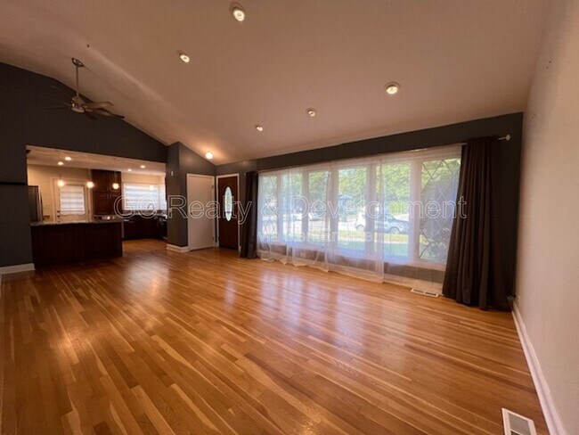 Foto del edificio - 8931 N Merrill St