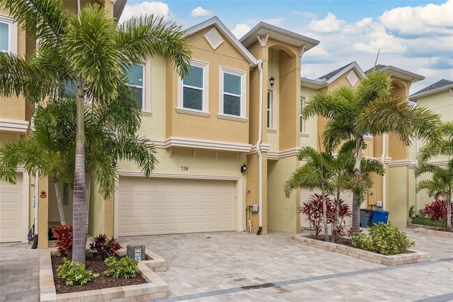 Foto del edificio - 738 Grand Cypress Ln