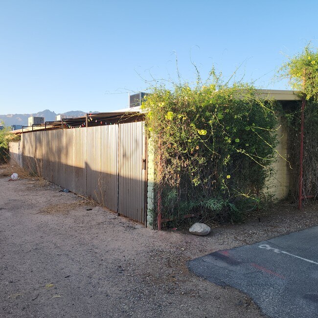 Building Photo - 3001 E Blacklidge Dr