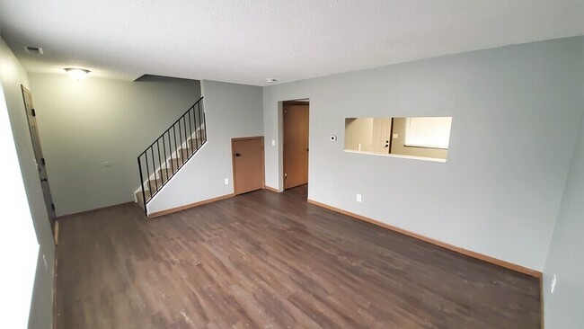 Building Photo - 452 N 18th Ave