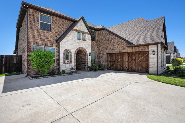 Building Photo - Exquisite 5-Bedroom, 3.5-Bath on 0.46 Acre...