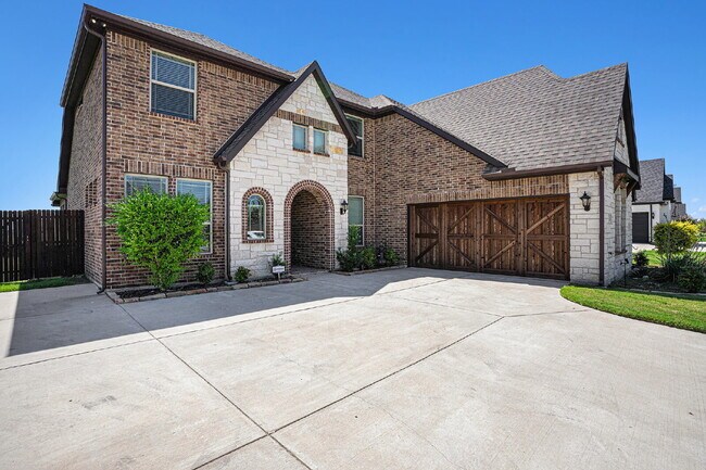 Foto del edificio - Exquisite 5-Bedroom, 3.5-Bath on 0.46 Acre...