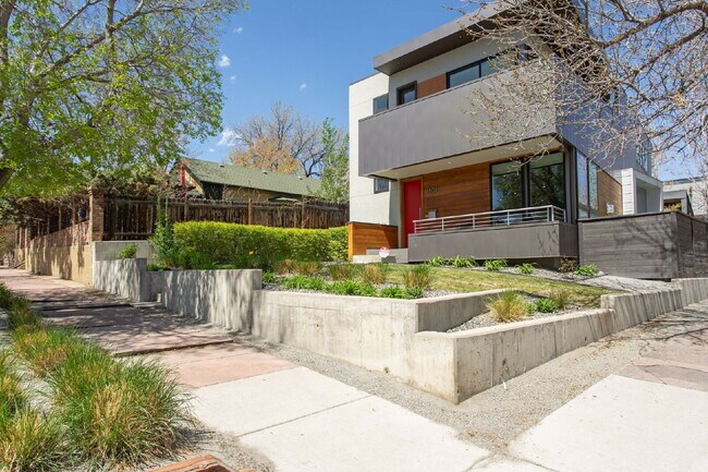 Foto del edificio - Spacious 5-Bed / 4-Bath home in LoHi for rent