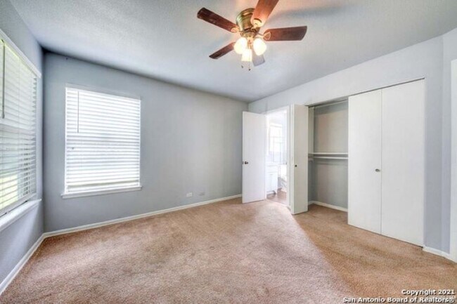 Foto del edificio - 3 bedroom 2 bathroom located in Thunder Hi...