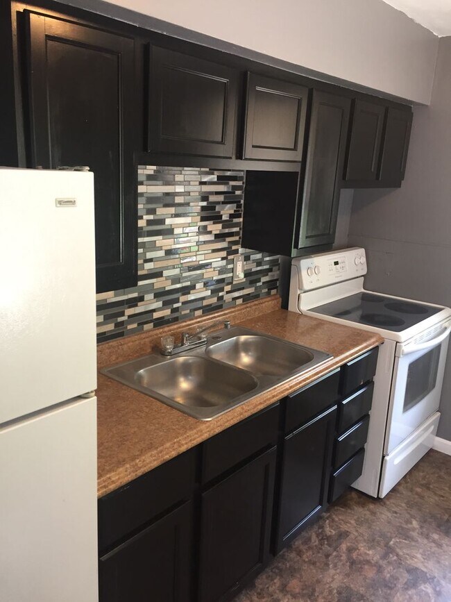 Foto del edificio - Beautifully Updated 3 Bedroom House! Comin...