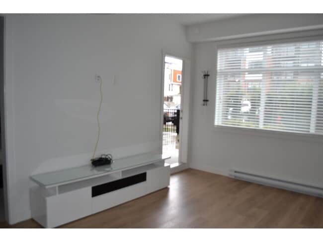 Building Photo - 5415-5415 Brydon Crescent