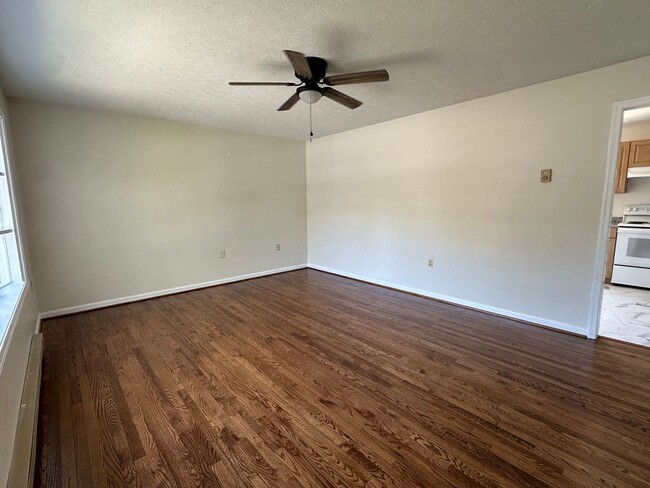 Building Photo - 108 Crystal Lake Ct