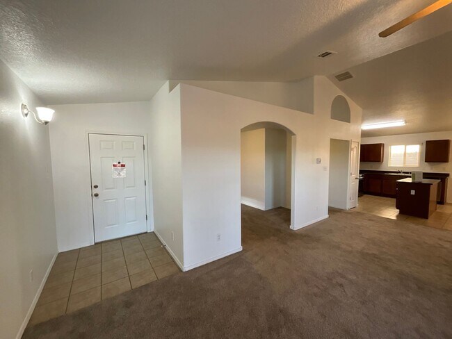 Foto del edificio - 3 Bedroom Single Story Home Available Near...