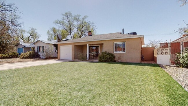 Building Photo - Two bedroom, one bath NOB Hill home