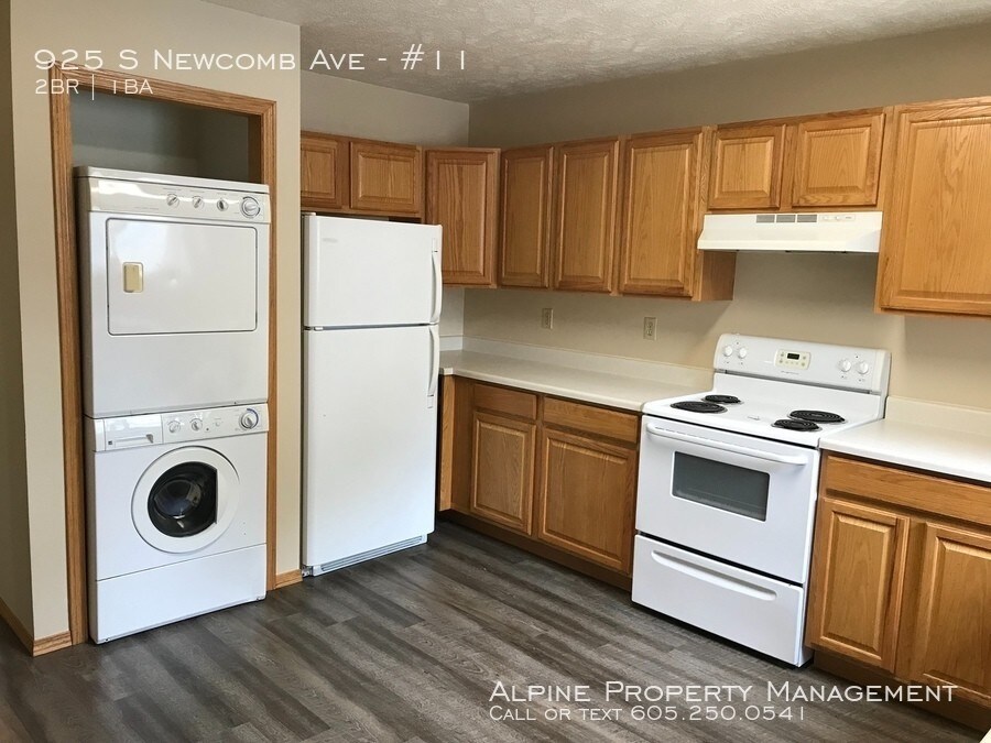 Primary Photo - 925 S Newcomb Ave