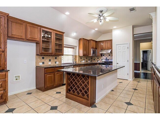 Building Photo - 512 Madisons Way
