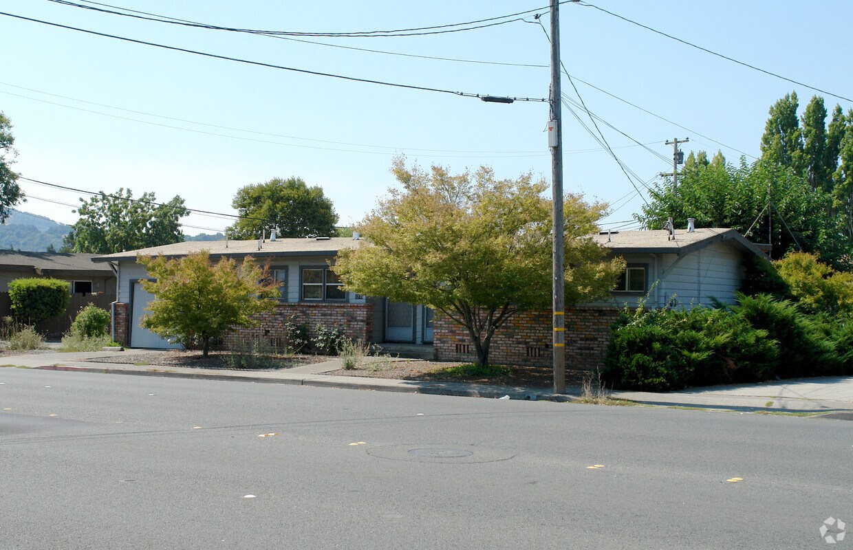 Building Photo - 1243 Yulupa Ave