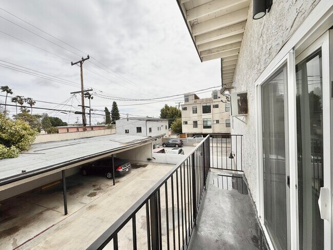 Foto del edificio - 1136 N Ogden Dr