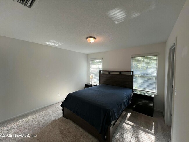 Foto del edificio - 34 Ridge Lake Rd
