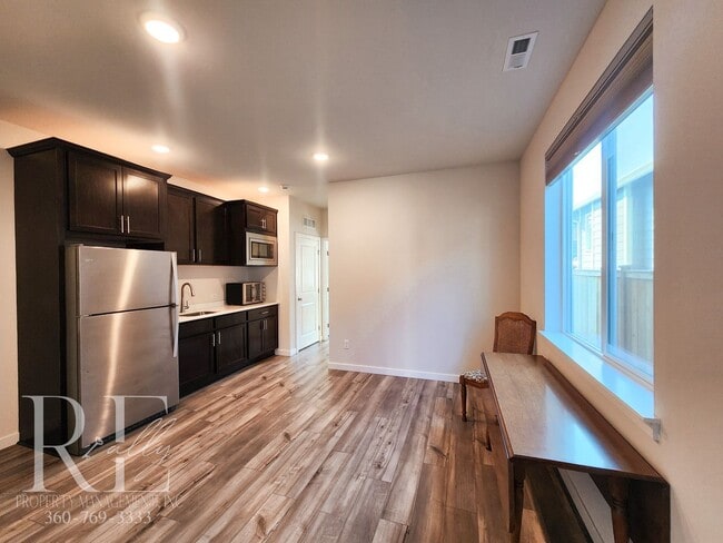 Building Photo - Modern ADU with Private Entrance, Natural ...