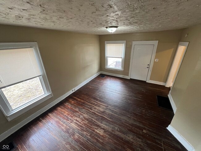 Building Photo - 2821 E 13th St