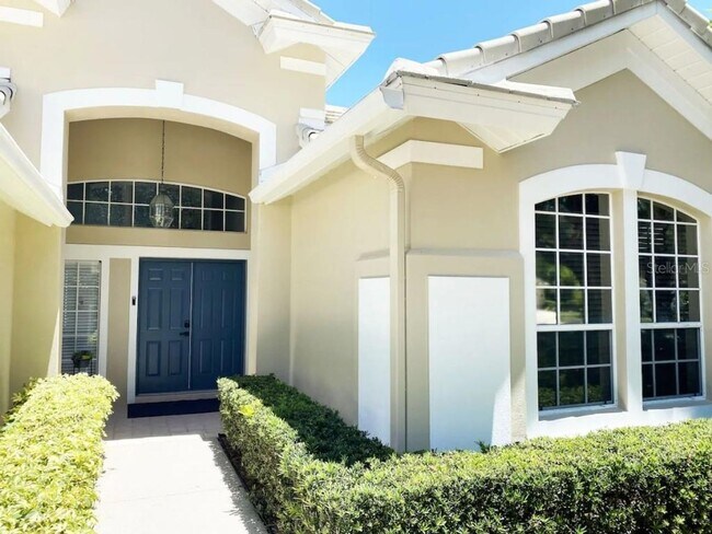 Foto del edificio - Rent a luxurious golf course lifestyle home in Sarasota, FL