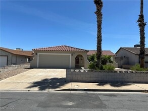 Building Photo - 260 Village Ct