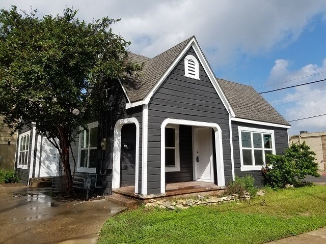 Primary Photo - 3812 Old College Rd
