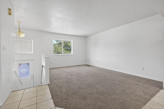 Foto del edificio - HUGE 6 bed 3 bath Home in Pocatello