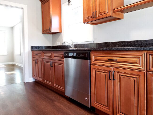 Foto del edificio - 18244 Stewart Ave