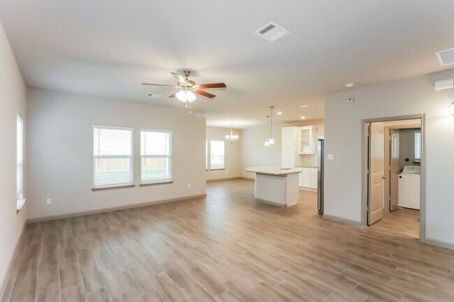 Building Photo - 7903 Cypress Country Dr, Cypress, TX
