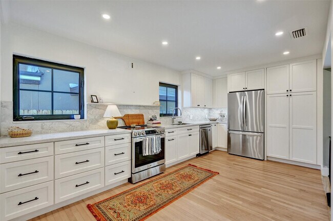 Foto del edificio - 807 SW 18th St