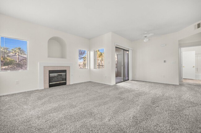 Foto del edificio - 8250 N Grand Canyon Dr