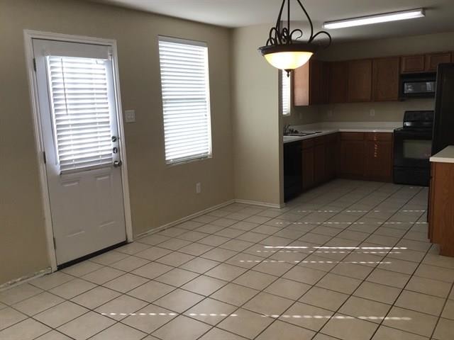 Building Photo - 8440 Cotton Valley Ln