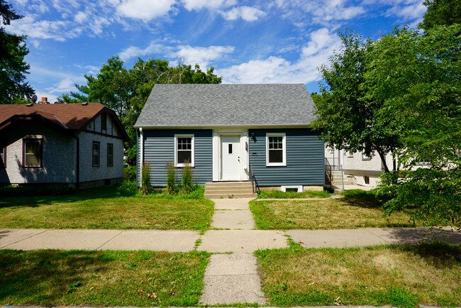 Foto del edificio - Affordable 4 Bedroom House - Close to U of...