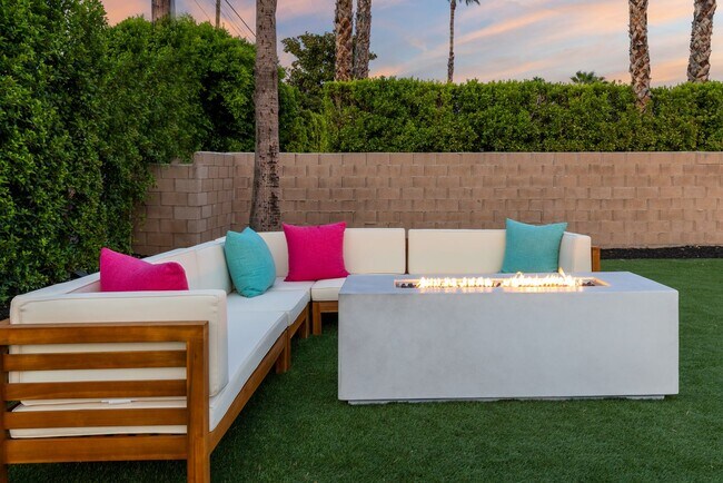 Building Photo - Stunning Desert Contemporary Home in Sunrise Park (Monthly Only - No Long Term)