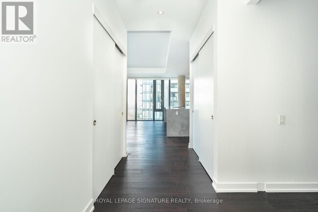Building Photo - 185 Roehampton Ave