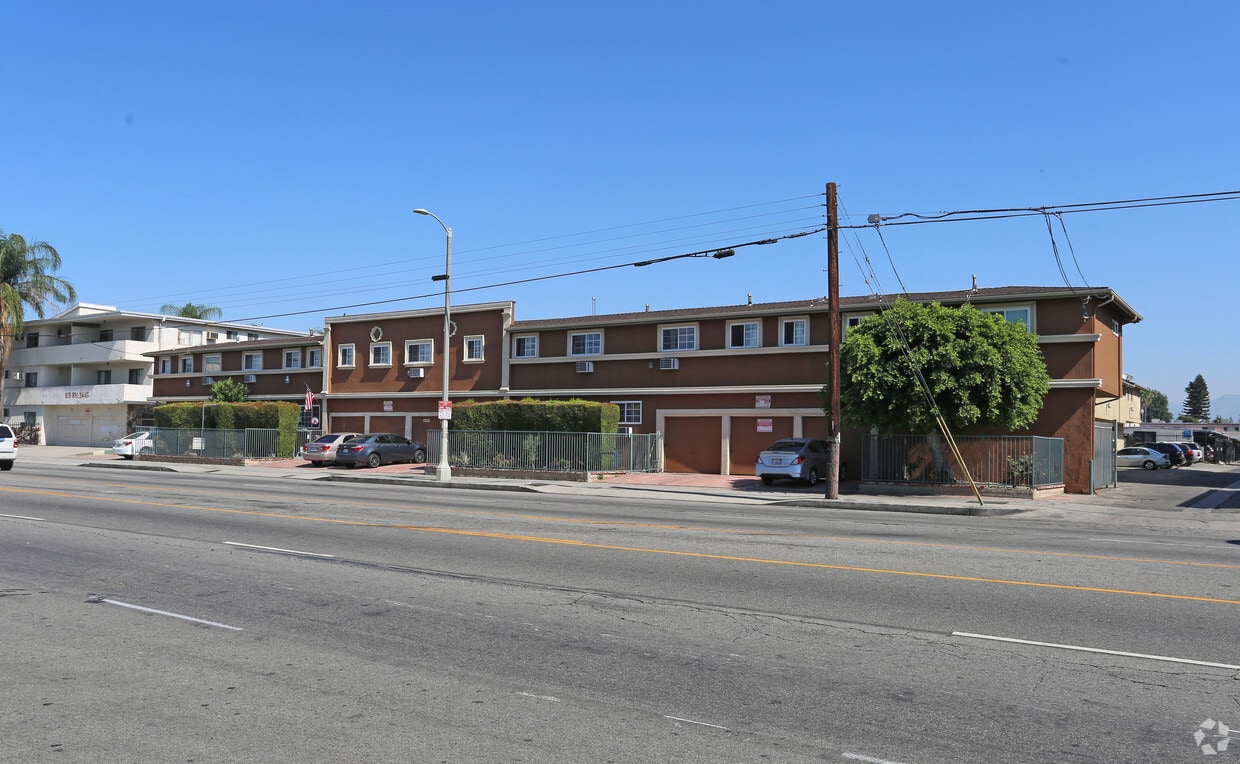 Building - 14735 Roscoe Blvd