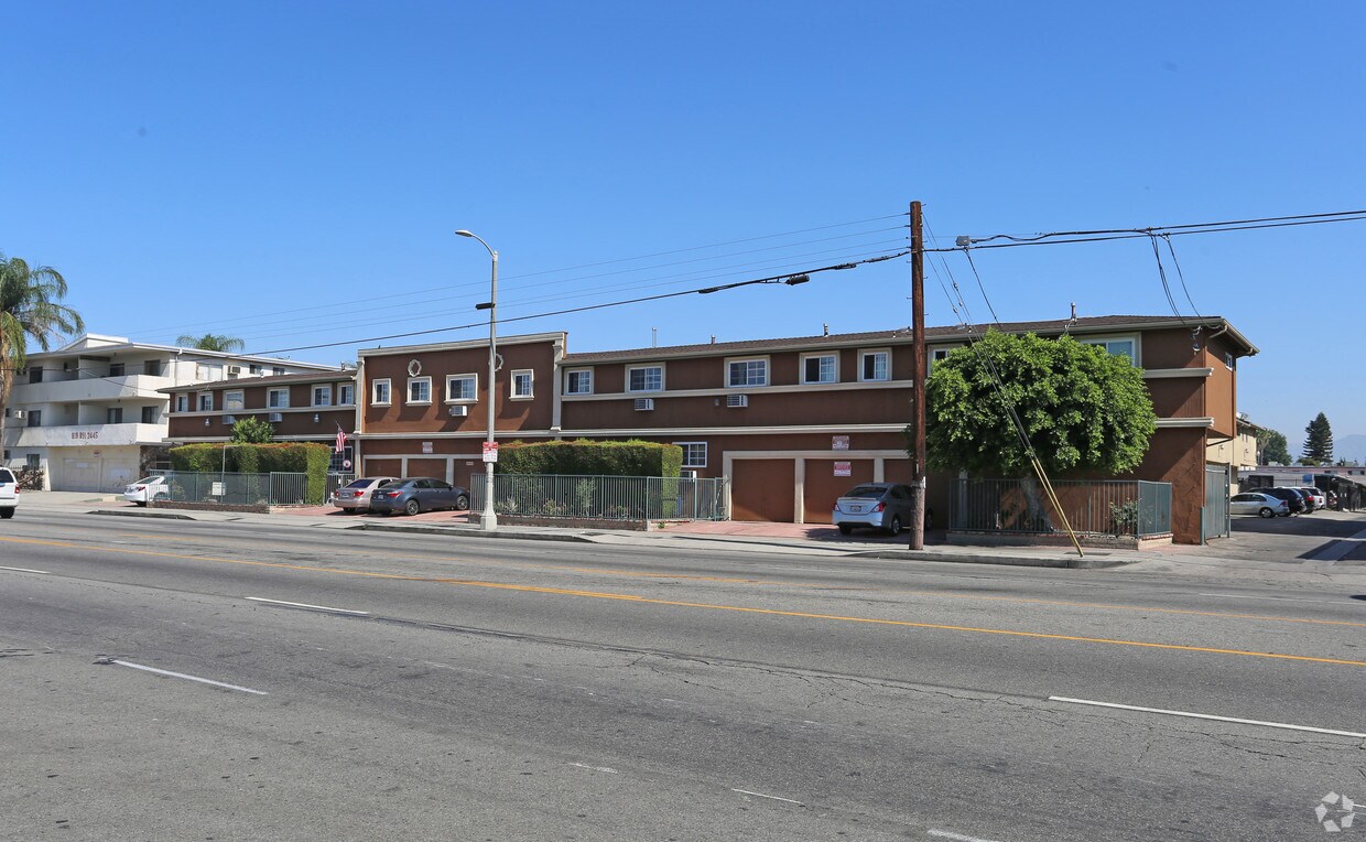 Edificio - 14735 Roscoe Blvd