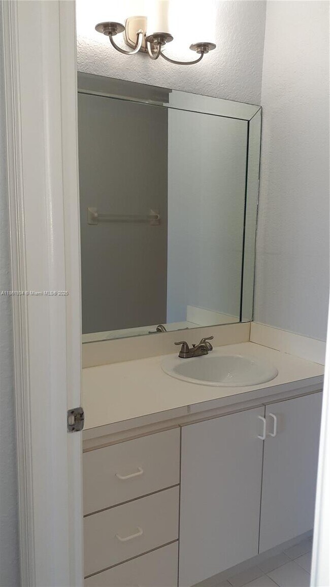 Foto del edificio - 7640 NW 182nd Ter