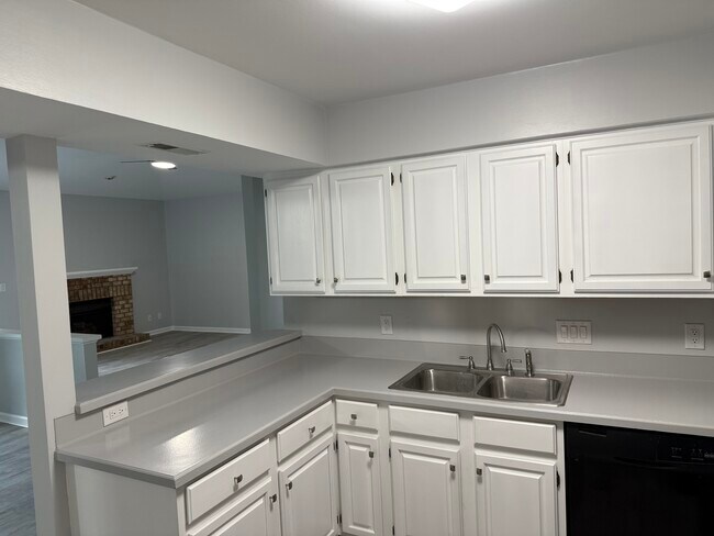 Building Photo - 5828 Harris Grove Ln