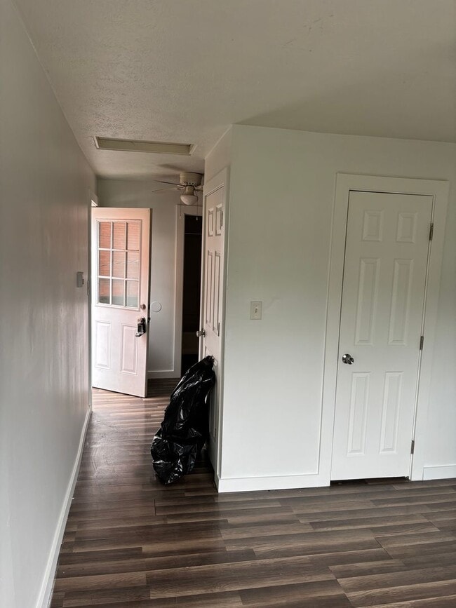 Building Photo - Studio Apartment for Rent