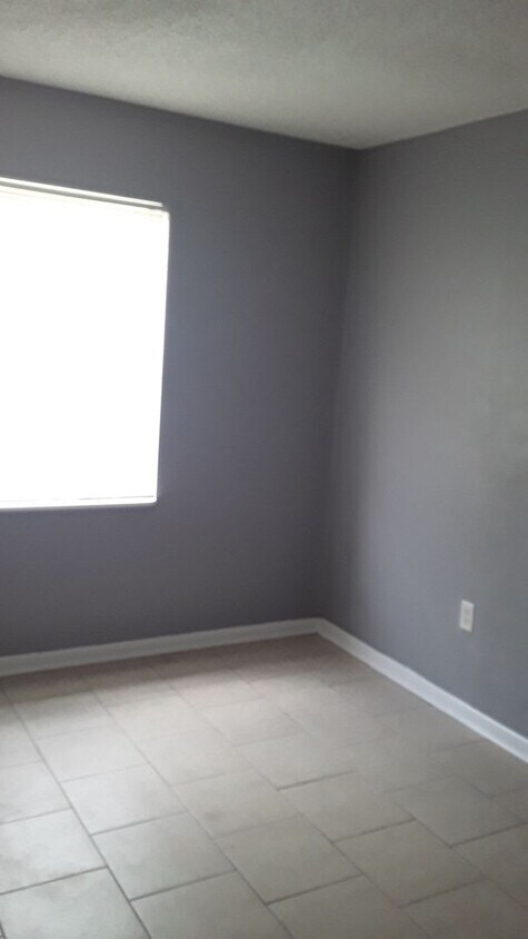 Building Photo - Three Bedroom Two Bath in the Combee Settl...